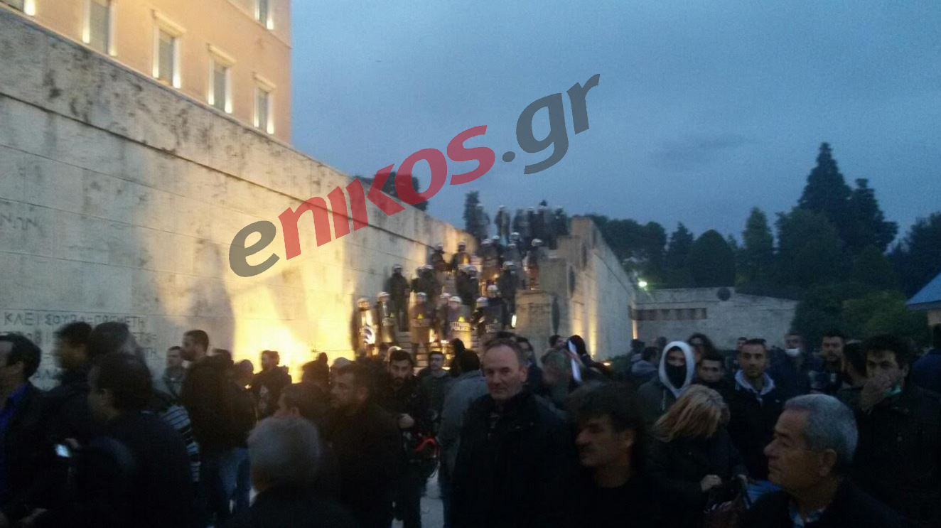 Νέες ΦΩΤΟ από τους αγρότες στο Σύνταγμα – ΦΩΤΟ