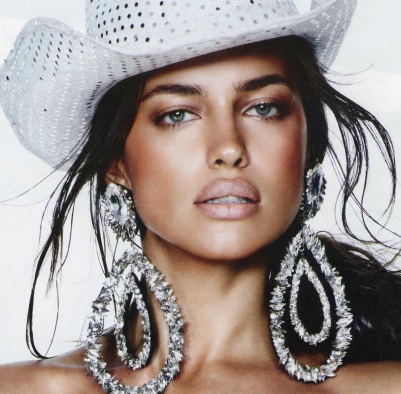 Η γυμνή selfie της Σάικ στο κρεβάτι – ΦΩΤΟ