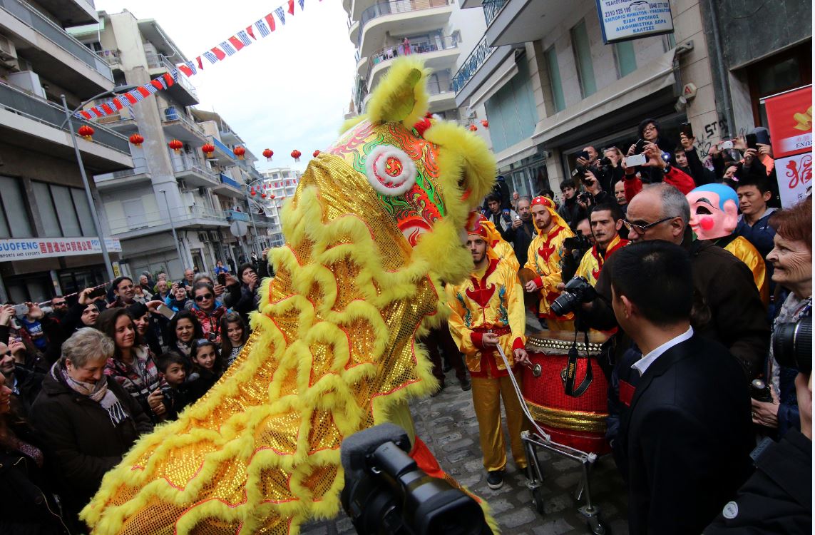 Με δράκους και χορό γιόρτασαν την Κινεζική Πρωτοχρονιά στην Θεσσαλονίκη – ΦΩΤΟ