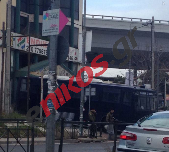 Ισχυρές αστυνομικές δυνάμεις στη Μεσογείων – ΦΩΤΟ