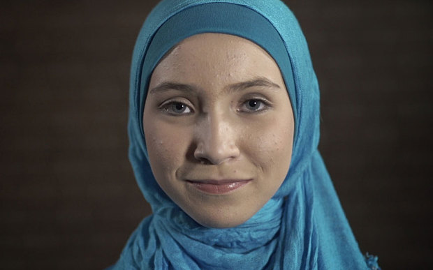 Μαγεύει τον κόσμο η μπαλαρίνα με την μαντίλα – ΦΩΤΟ – ΒΙΝΤΕΟ