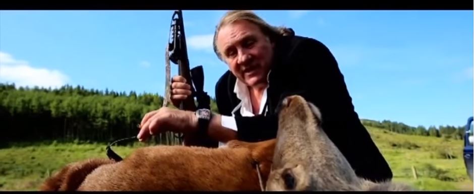 Προκαλεί ο Ζεράρ Ντεπαρντιέ- Σκοτώνει ελάφι για να διαφημίσει ρολόι – ΒΙΝΤΕΟ