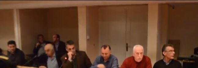 Ο σεισμός διέκοψε τη συνεδρίαση του δημοτικού συμβουλίου της Τρίπολης – ΒΙΝΤΕΟ