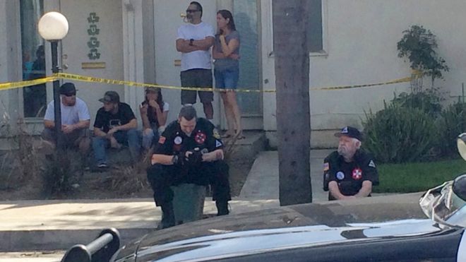 Καλιφόρνια: Τουλάχιστον τρεις μαχαιρωμένοι σε συμπλοκή μελών της Κου Κλουξ Κλαν με αντιδιαδηλωτές
