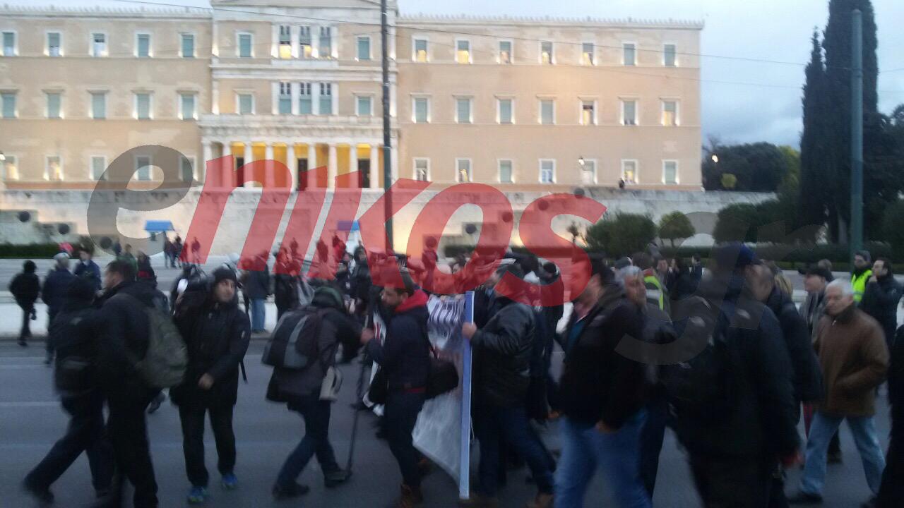 Στη βουλή η πορεία των ενστόλων – ΤΩΡΑ – ΦΩΤΟ