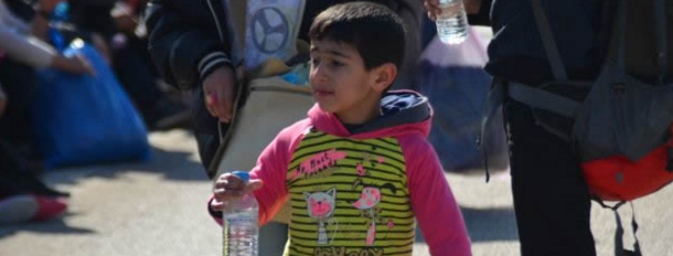 Δραματικές εικόνες προσφύγων και στη Λαμία – ΦΩΤΟ – ΒΙΝΤΕΟ