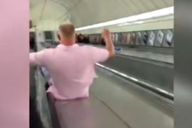 Πονάει ακόμα από την τσουλήθρα στις κυλιόμενες σκάλες – ΒΙΝΤΕΟ