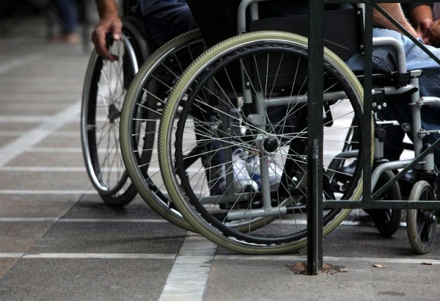 Αποκριάτικες στολές δίνουν δύναμη σε 22χρονη να σταθεί στα πόδια της