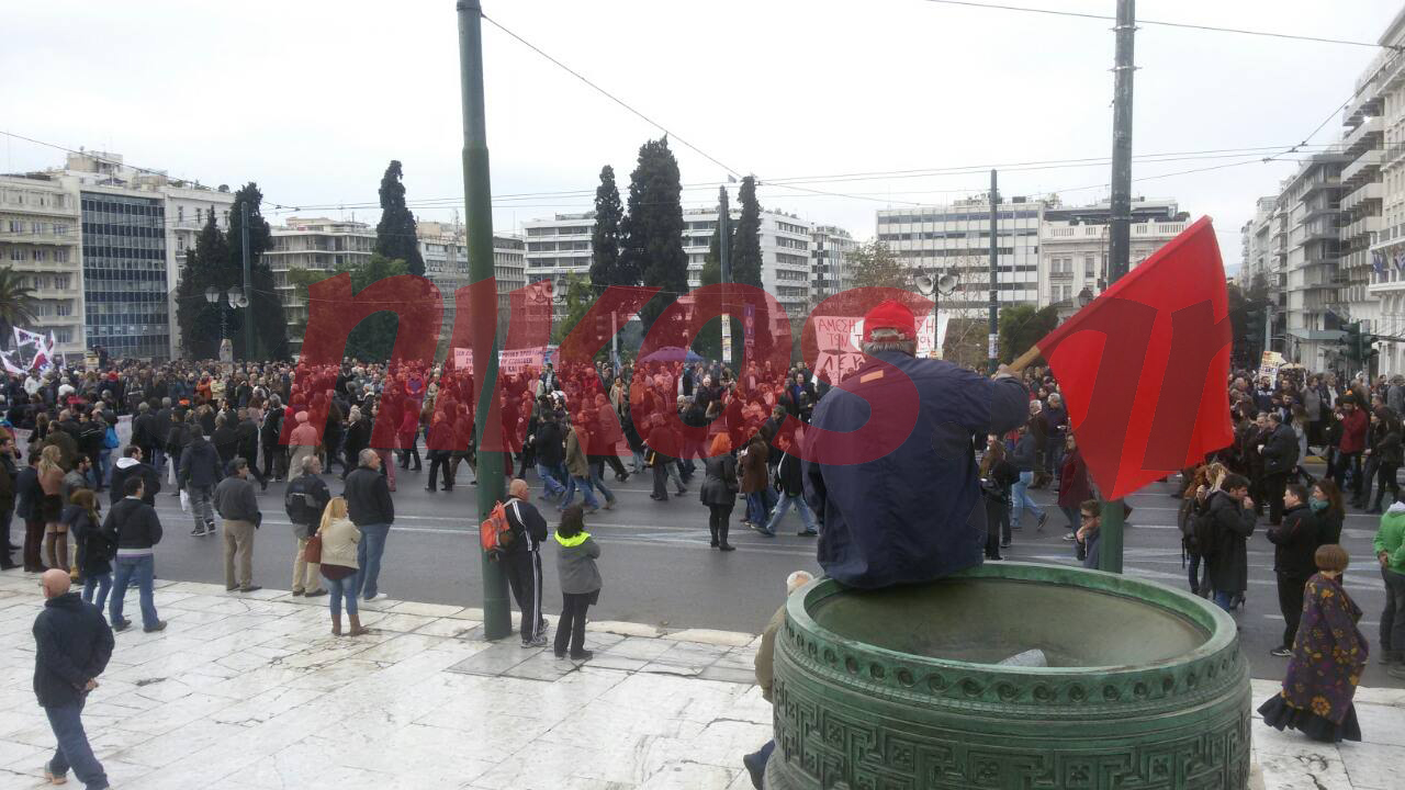 Νέες ΦΩΤΟ από το ΠΑΜΕ στη Βουλή – ΤΩΡΑ