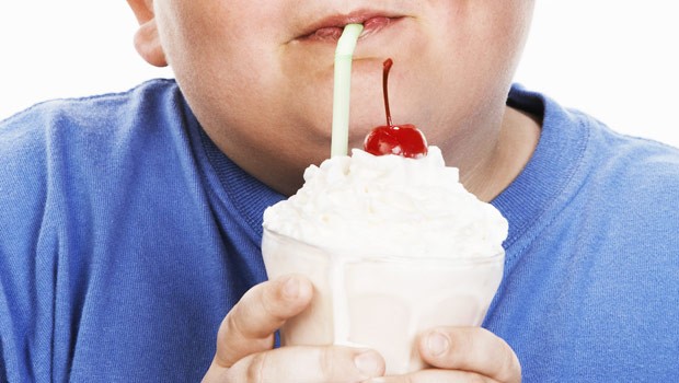 Παιδική παχυσαρκία: Έχει ανάλογες επιπτώσεις με κάπνισμα και αλκοόλ