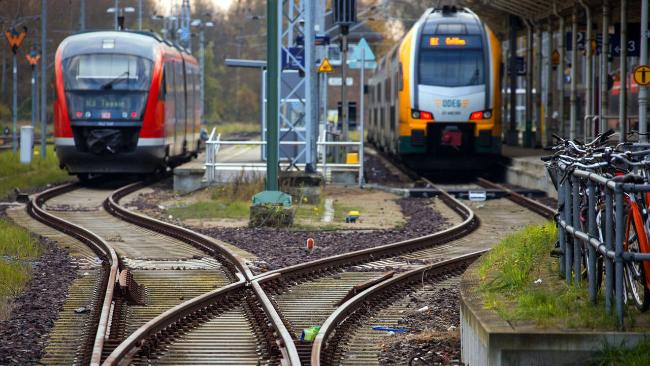 Μετωπική σύγκρουση τρένων στη Γερμανία με νεκρούς και τραυματίες – ΤΩΡΑ