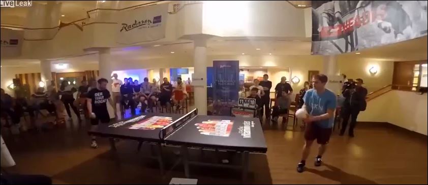 Πινγκ πονγκ με… κεφαλιές – ΒΙΝΤΕΟ