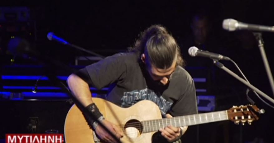 Ο Σύρος μουσικός που “μάγεψε” το κοινό στη Μυτιλήνη – ΒΙΝΤΕΟ