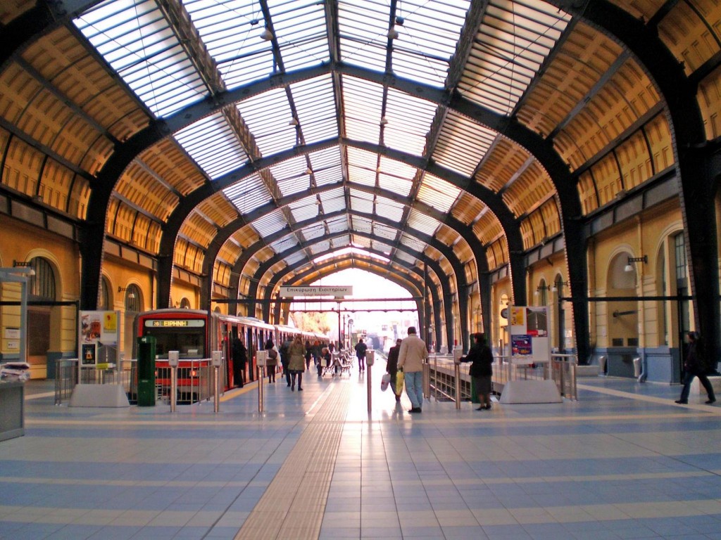 Συμπλοκή 25 ατόμων στον σταθμό του ΗΣΑΠ στον Πειραιά