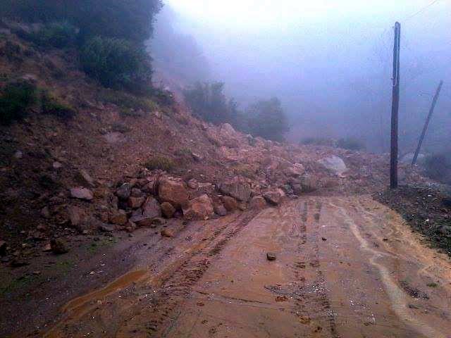 Δρόμος “εξαφανίστηκε” μετά από κατολίσθηση – ΦΩΤΟ