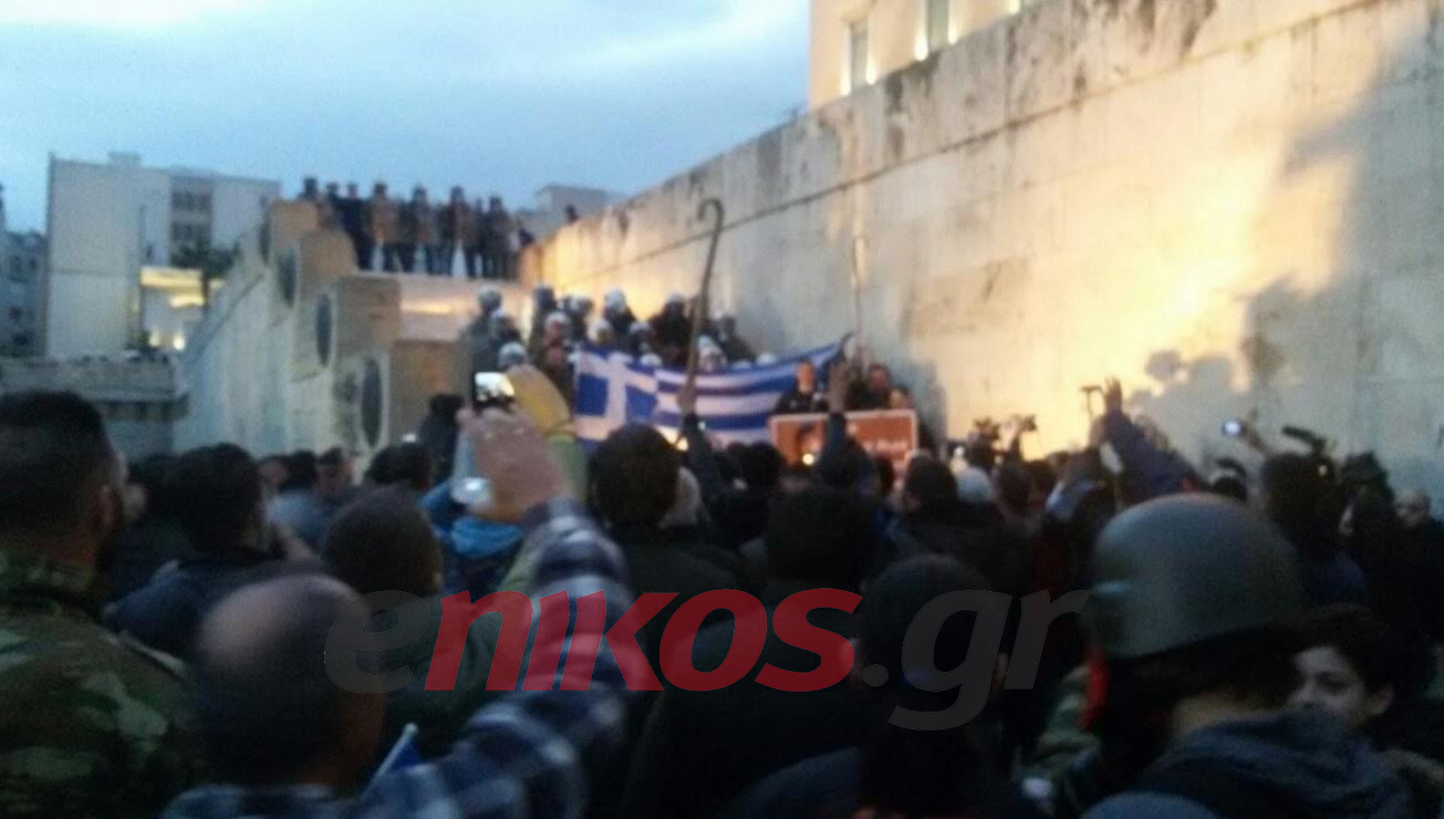 Δεν φεύγουν οι αγρότες από την Αθήνα