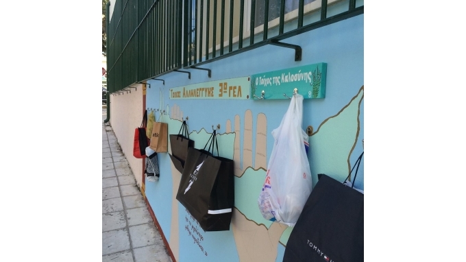 Οι “τοίχοι της καλοσύνης” στο Ηράκλειο – ΦΩΤΟ