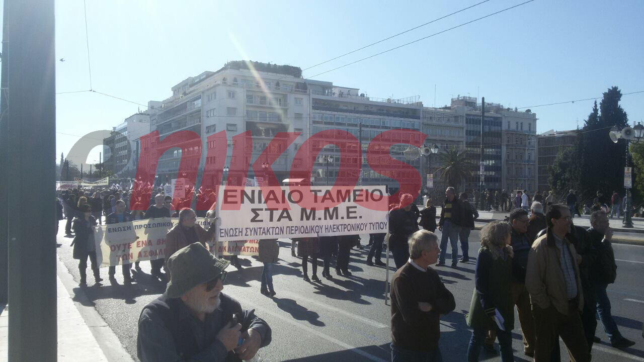 Έξω από τη Βουλή οι δημοσιογράφοι – ΦΩΤΟ
