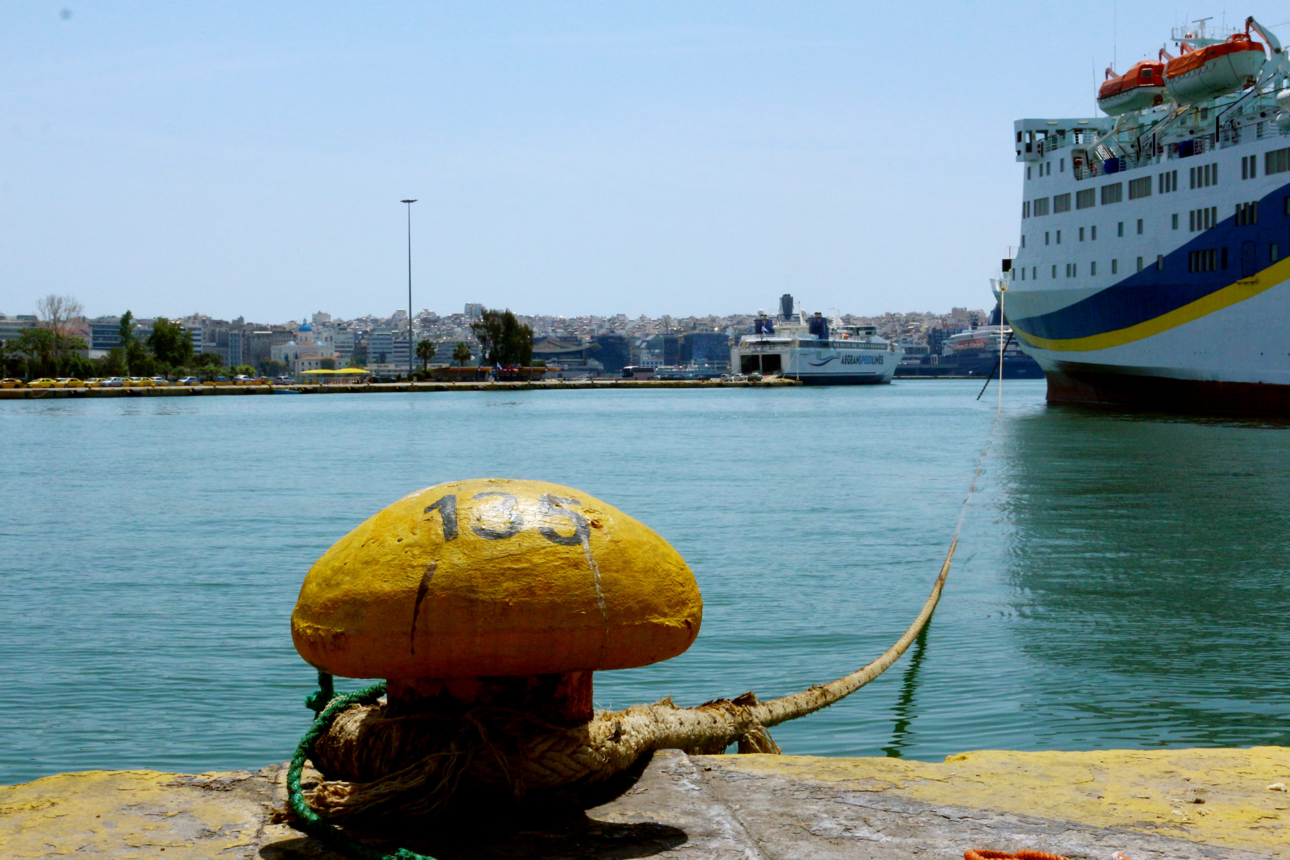 Αποκλεισμένο το λιμάνι του Πειραιά από τους λιμενεργάτες