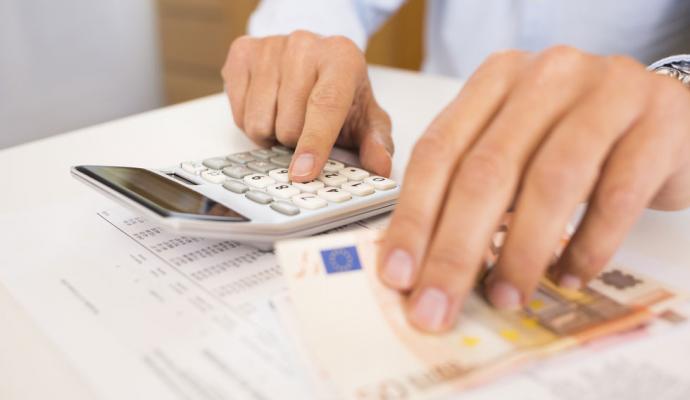 Εξόφληση του φόρου εισοδήματος σε 8 ή 9 δόσεις σχεδιάζει η κυβέρνηση