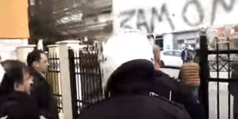 Αποδοκίμασαν βουλευτή του ΣΥΡΙΖΑ στην Κοζάνη – Έφυγε συνοδεία αστυνομικών – ΒΙΝΤΕΟ