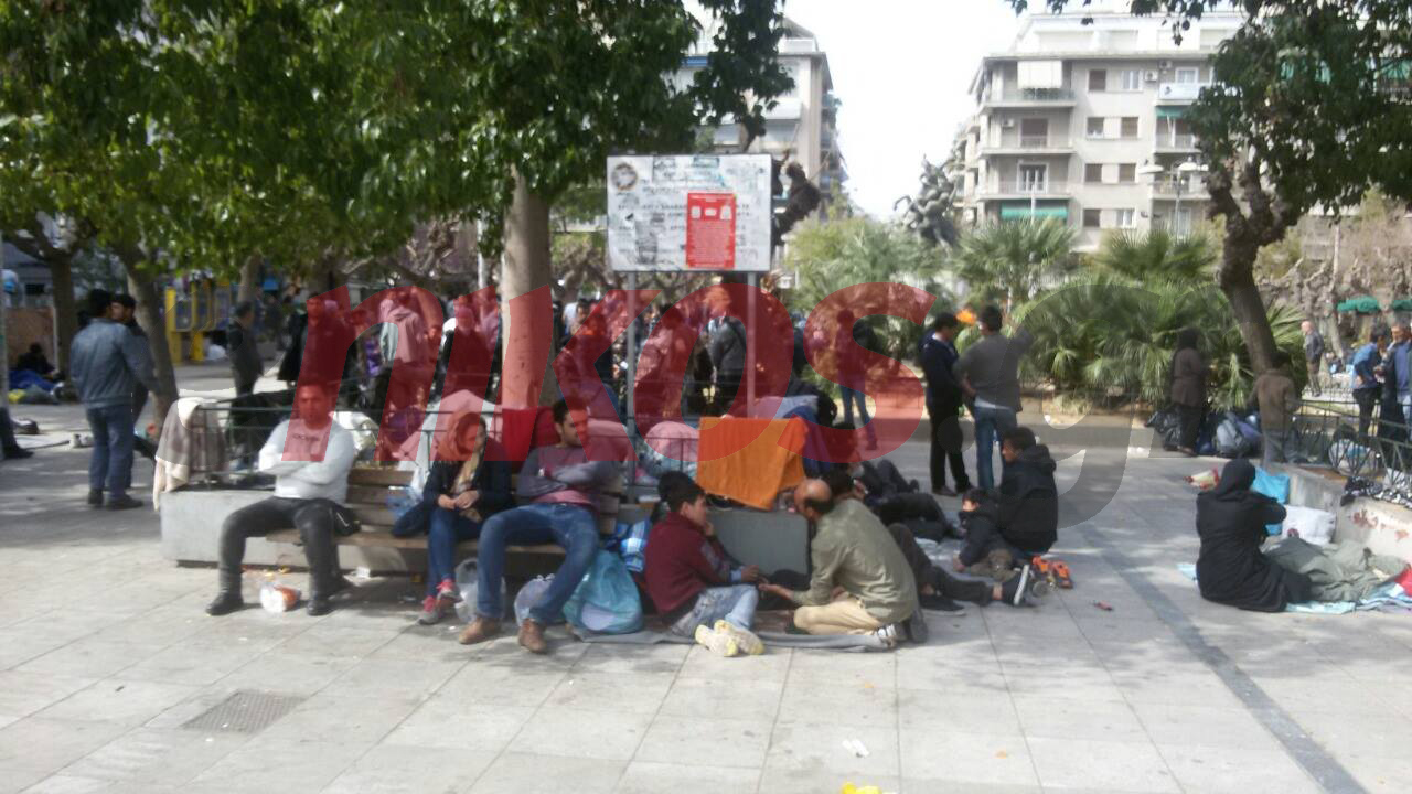 Συγκλονίζουν οι εικόνες από την πλατεία Βικτωρίας – ΦΩΤΟ