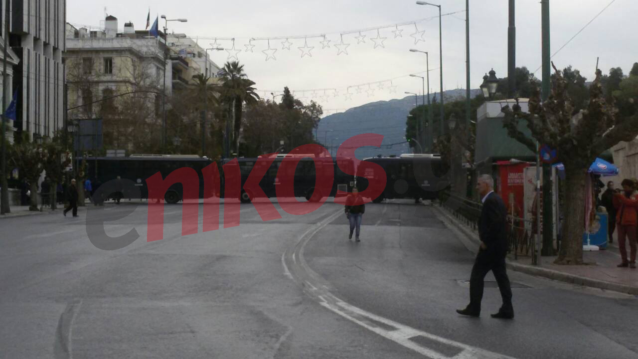 Κλούβες των ΜΑΤ έξω από τη Βουλή – ΦΩΤΟ – ΤΩΡΑ