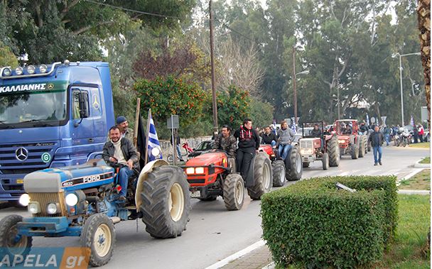 Αγρότες κατέλαβαν τη γέφυρα του Ευρώτα