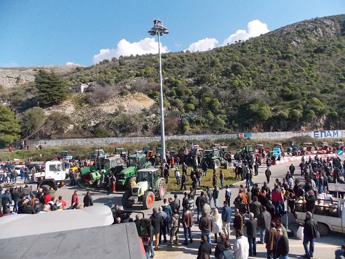 “Μπλόκο” των τρακτέρ σε διακινητή κάνναβης