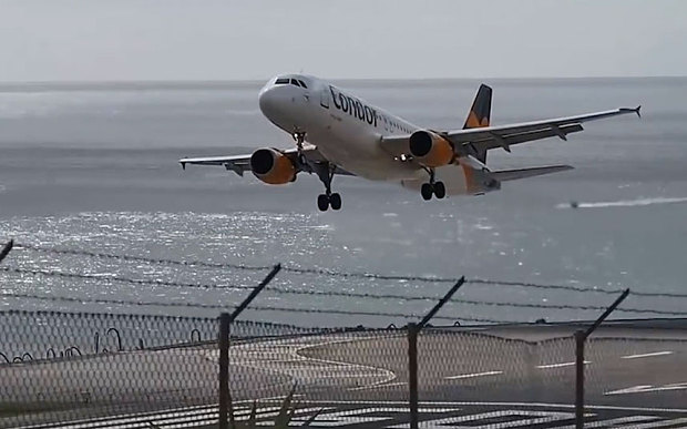 Τρόμος στον αέρα για πτήση της Thomas Cook – ΒΙΝΤΕΟ