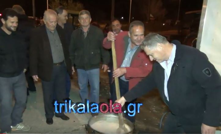 Μοίρασαν προβατίνα στους οδηγούς – ΒΙΝΤΕΟ