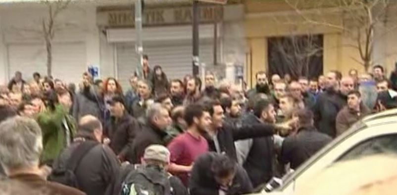 Ένταση στη Θεσσαλονίκη – Ένας τραυματίας – ΒΙΝΤΕΟ – ΤΩΡΑ