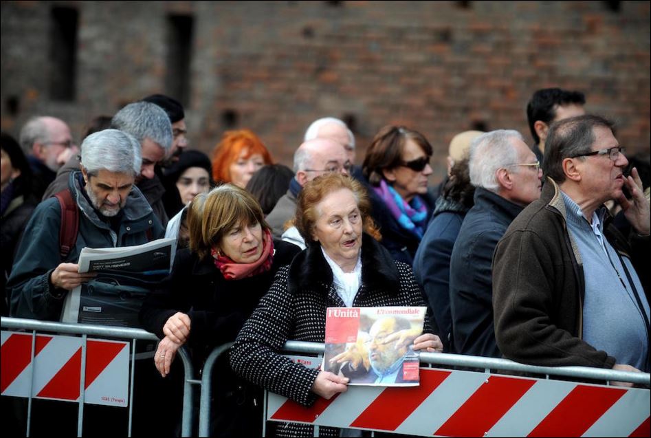 Χιλιάδες πολίτες αποχαιρέτησαν τον Έκο – ΦΩΤΟ