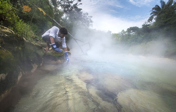perierga.gr - Tο ποτάμι που καίει! perierga.gr - Tο ποτάμι που καίει!