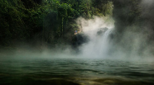 perierga.gr - Tο ποτάμι που καίει! perierga.gr - Tο ποτάμι που καίει!
