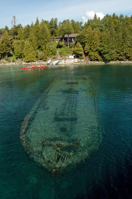 perierga.gr - Η λίμνη με τα 22 ναυάγια! perierga.gr - Η λίμνη με τα 22 ναυάγια!