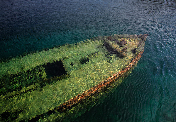 perierga.gr - Η λίμνη με τα 22 ναυάγια! perierga.gr - Η λίμνη με τα 22 ναυάγια!