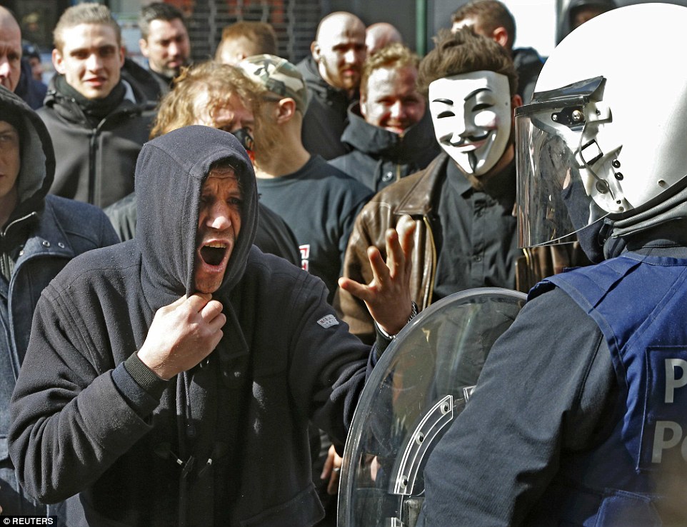 Επεισόδια στις Βρυξέλλες – Συγκρούσεις της αστυνομίας με ακροδεξιούς – ΦΩΤΟ – ΒΙΝΤΕΟ