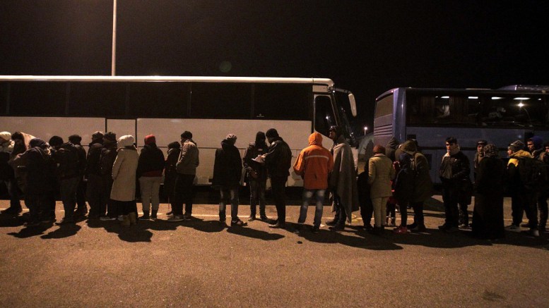 Τέσσερα λεωφορεία με πρόσφυγες έφτασαν στην Πιερία