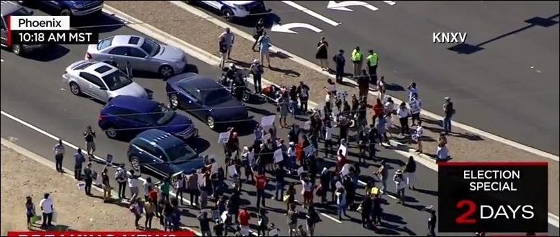 “Μπλόκο” από διαδηλωτές στον Τραμπ – ΒΙΝΤΕΟ