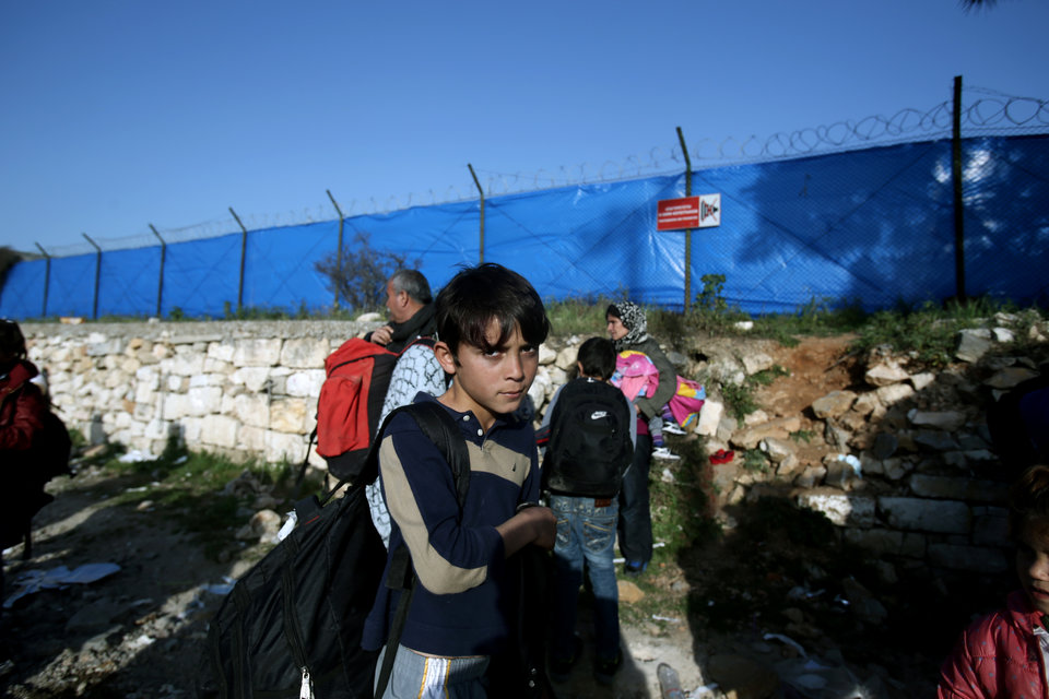 Δήμος Κορυδαλλού: Θα μοιράσει παιχνίδια στα μικρά παιδιά στο κέντρο φιλοξενίας προσφύγων στον Σχιστό