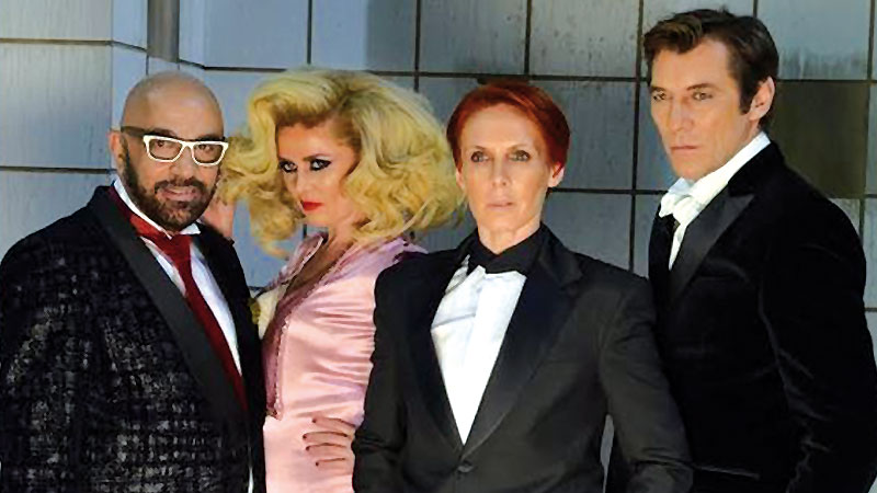 Υπερπαραγωγή το «Victor Victoria»