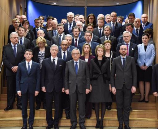 Ενός λεπτού σιγή στη μνήμη των θυμάτων στις Βρυξέλλες -ΦΩΤΟ