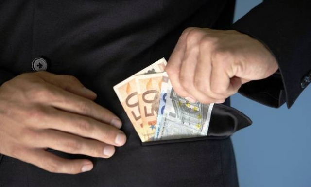 Σε πειθαρχική δίκη για απάτη παραπέμπεται εφοριακός