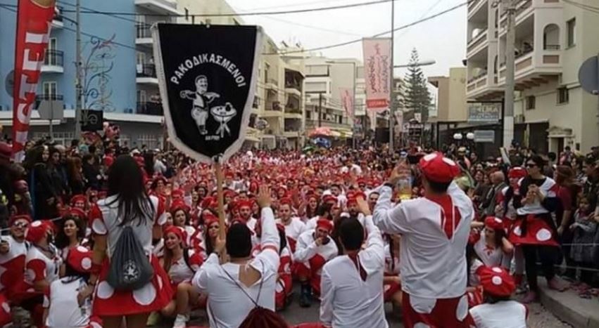 Υπό βροχή ολοκληρώθηκε η παρέλαση στο καρναβάλι του Ρεθύμνου – ΦΩΤΟ