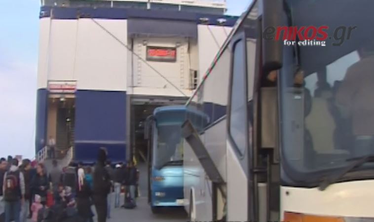 Αρνούνται να μπουν στα πούλμαν οι πρόσφυγες που έφτασαν από την Μυτιλήνη – ΒΙΝΤΕΟ