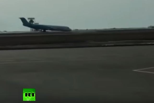 Πτήση τρόμου για 121 επιβάτες- Προσγείωση αεροπλάνου χωρίς ρόδες – ΒΙΝΤΕΟ