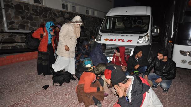 Σύλληψη 4 διακινητών και 88 προσφύγων-μεταναστών στη Σμύρνη