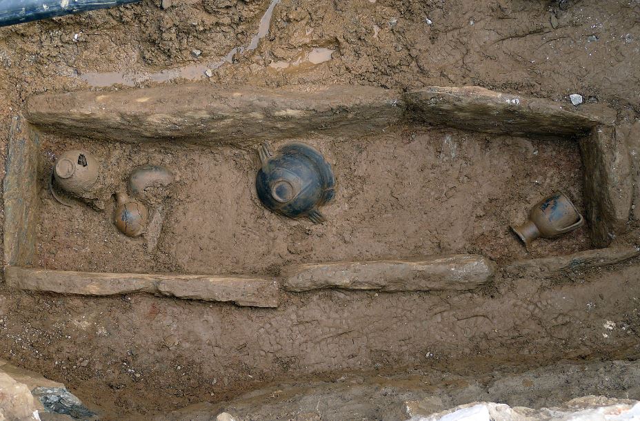 Βρέθηκε τάφος της γεωμετρικής περιόδου στην Λέσβο – ΦΩΤΟ