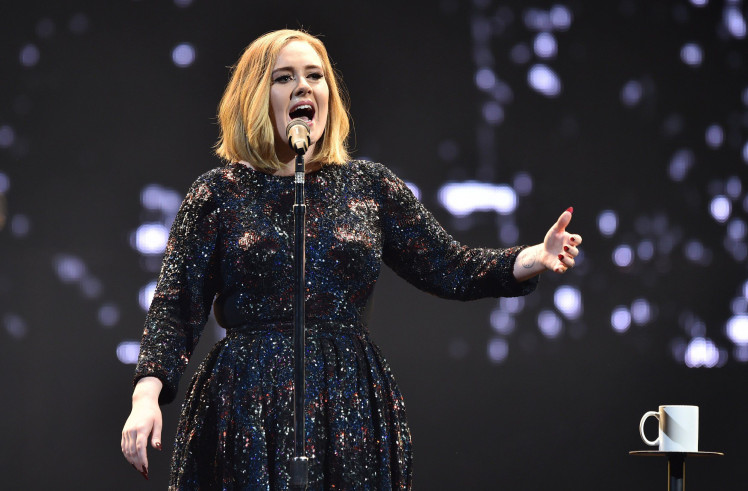 Η Adele δακρύζει on stage για τον γιο της – ΒΙΝΤΕΟ
